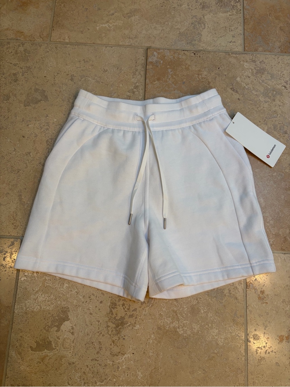 Lululemon Women's White Scuba High Rise Shorts 5”